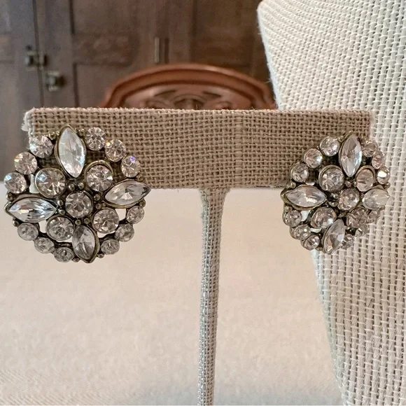 3 Piece Antiqued Gold Tone Rhinestone Set Earrings, Necklace & Hair Comb - Picture 10 of 12